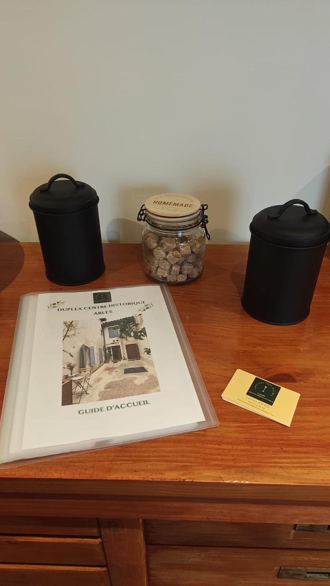 Duplex Centre Historique Arles Apartment ภายนอก รูปภาพ